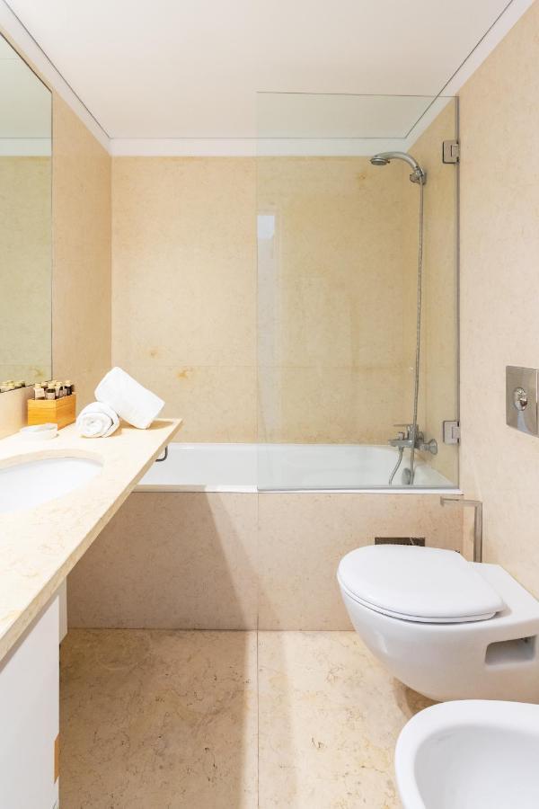 Joivy Chiado Self Check-in 2-br Flat With Parking Apartment Lisbon